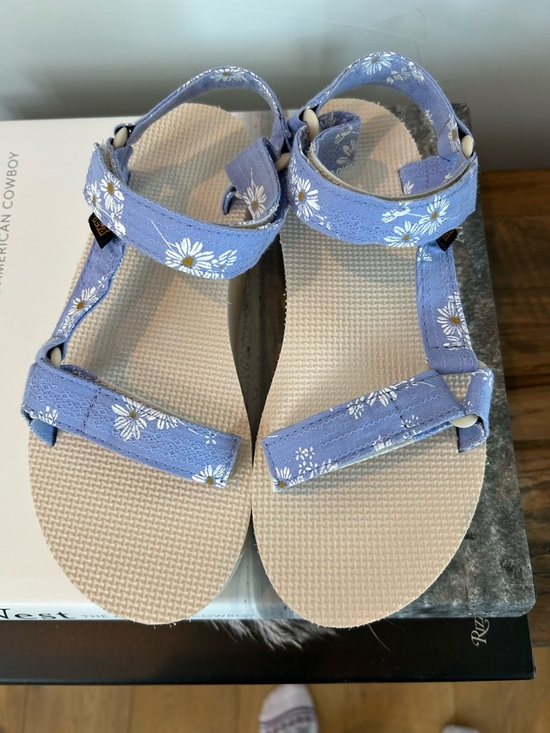 Teva Shoes - Teva Flatform Gloriosa Universal Perwinkle Daisies Platform Sandals EUC